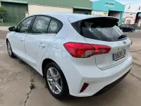 Usado Ford Focus Trend 120 CV (88 kW) 2021 Blanco Berlina