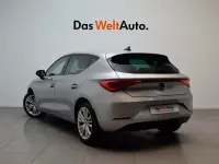 Usado Seat Leon Style 130 CV (95 kW) 2023 Gris plata