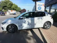 Usado Peugeot 308 Style 130 CV (95 kW) 2021 Blanco Berlina