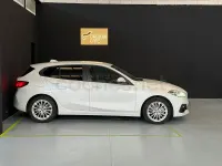 Usado BMW 118 Comfort Edition 140 CV (102 kW) 2020 Blanco Berlina