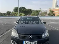 Usado Opel Astra GTC Sport 120 CV (88 kW) 2007 Negro Berlina