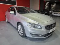 Usado Volvo S60 Kinetic 150 CV (110 kW) 2015 Gris / plata Berlina