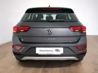 Usado VW T-Roc 110 CV (80 kW) 2024 Gris / plata SUV