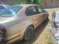 Usado Seat Toledo Stella 110 CV (80 kW) 1999 Naranja Berlina