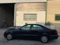 Usado Mercedes E270 Elegance 177 CV (130 kW) 2003 Negro Berlina