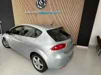 Usado Seat Leon Style 105 CV (77 kW) 2010 Gris / plata Utilitario