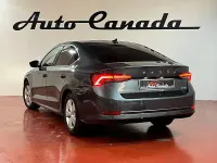 Usado Skoda Octavia Ambition 150 CV (110 kW) 2021 Gris / plata Berlina