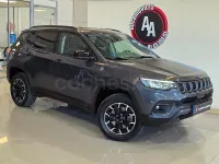 Usado Jeep Compass Trailhawk 241 CV (177 kW) 2022 Gris / plata SUV
