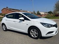 Usado Opel Astra Expression 105 CV (77 kW) 2016 Blanco Berlina