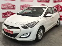 Usado Hyundai i30 100 CV (73 kW) 2013 Blanco Berlina