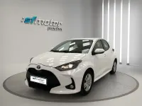 Usado Toyota Yaris Hybrid Active 116 CV (85 kW) 2021 Blanco metalizado Berlina