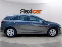 Usado Kia Ceed 136 CV (100 kW) 2023 Gris Utilitario