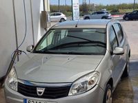 Usado Dacia Sandero Lauréate 75 CV (55 kW) 2012 Gris Utilitario