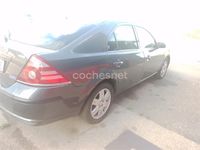 Usado Ford Mondeo Trend 155 CV (114 kW) 2006 Gris / plata Berlina