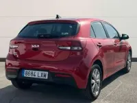 Usado Kia Rio 101 CV (74 kW) 2022 Rojo Utilitario