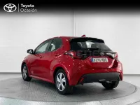 Usado Toyota Yaris Hybrid Active 116 CV (85 kW) 2025 Rojo Berlina