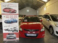 Usado Hyundai i30 Comfort 90 CV (66 kW) 2010 Rojo Familiar