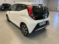 Usado Toyota Aygo X-play 72 CV (52 kW) 2019 Blanco Utilitario