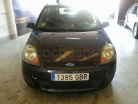 Usado Ford Fiesta Ghia 68 CV (50 kW) 2008 Gris / plata Utilitario
