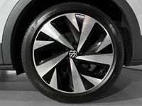 Usado VW ID.4 Pro 150 kW (204 CV) 2025 Blanco glaciar metalizado con techo negro SUV