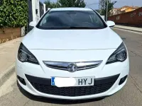 Usado Opel Astra GTC Selective 136 CV (100 kW) 2014 Blanco Utilitario
