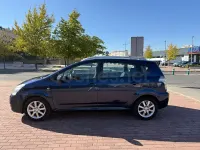 Usado Toyota Corolla Verso Sol 129 CV (94 kW) 2004 Azul Monovolumen