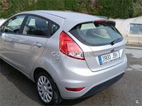 Usado Ford Fiesta Trend 82 CV (60 kW) 2015 Gris / plata Berlina