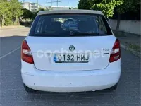 Usado Skoda Fabia Ambition 90 CV (66 kW) 2012 Blanco Berlina