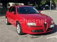 Usado Alfa Romeo 147 Impression 100 CV (73 kW) 2004 Rojo Utilitario