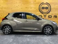 Usado Toyota Yaris Plus 116 CV (85 kW) 2021 Gris Utilitario