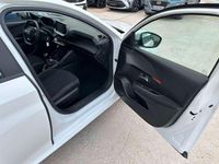 Usado Peugeot 208 Allure 75 CV (55 kW) 2022 Blanco Utilitario