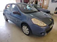 Usado Renault Clio II 75 CV (55 kW) 2010 Azul Berlina