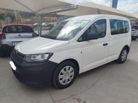 Usado VW Caddy Maxi Comfortline 102 CV (75 kW) 2023 Blanco Monovolumen