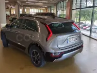 Usado Kia Niro 141 CV (103 kW) 2022 Gris / plata SUV