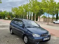 Usado Kia Carens 110 CV (80 kW) 2002 Azul Monovolumen