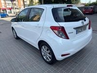 Usado Toyota Yaris Active 69 CV (50 kW) 2013 Blanco Berlina