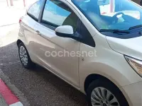 Usado Ford Ka Trend 69 CV (50 kW) 2016 Blanco Berlina