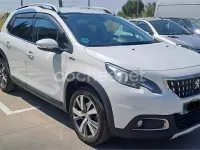 Usado Peugeot 2008 Allure 120 CV (88 kW) 2018 Blanco SUV
