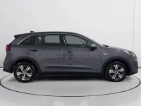 Usado Kia Niro 141 CV (103 kW) 2021 Gris / plata SUV