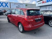 Usado Mercedes B200 156 CV (114 kW) 2013 Rojo metalico Monovolumen