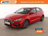 Usado Hyundai i30 110 CV (80 kW) 2022 Rojo Berlina