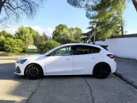 Używany Ford Focus ST 280 KM (205 kW) 2025 Biały Sedan/Limuzyna