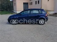 Usado VW Polo Highline 100 CV (73 kW) 2004 Azul Utilitario