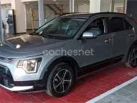 Usado Kia Niro 141 CV (103 kW) 2022 Gris / plata SUV