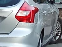 Usado Ford Focus Trend 95 CV (69 kW) 2011 Naranja Berlina