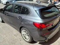 Usado BMW 118 Comfort Edition 140 CV (102 kW) 2021 Gris / plata Berlina
