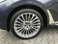 usado BMW X7 xDrive30d 7Sitzer 22'' B&W StHZG AHK TV PanoS