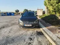Usado Opel Astra Excellence 110 CV (80 kW) 2014 Gris / plata Familiar