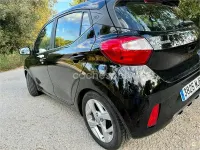 Usado Hyundai i10 67 CV (49 kW) 2023 Negro Utilitario
