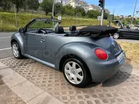 Usado VW New Beetle 105 CV (77 kW) 2005 Gris / plata Utilitario